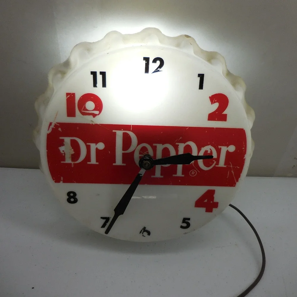 Vintage Dr Pepper Bottle Cap Light Up Wall Clock Tommy Tucker Plastics Retro